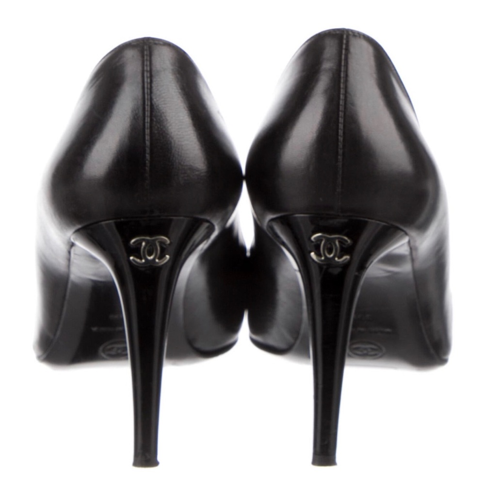✨Beautiful authentic Chanel vintage black leather heels. Size 39.5✨ - Picture 4 of 8